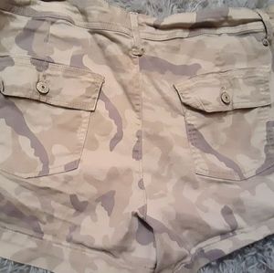 Faded Glory camo short shorts